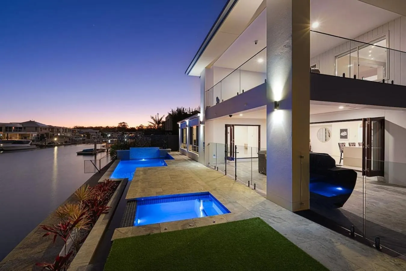 North Quay Waterfront Family Holiday Home Pool 골드코스트