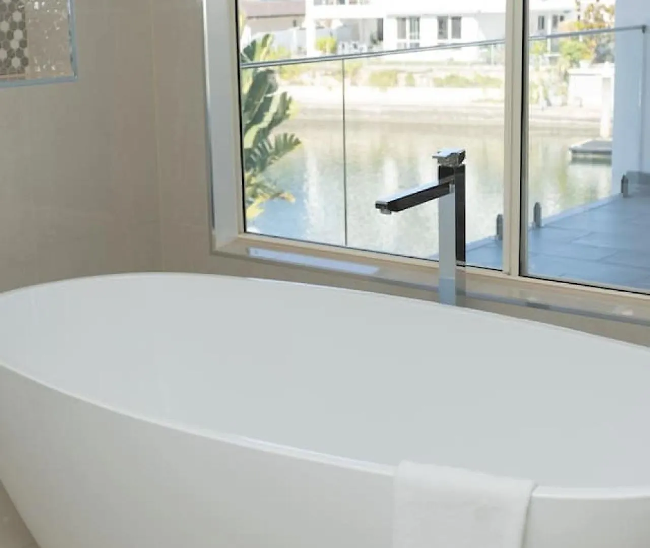 North Quay Waterfront Family Holiday Home Pool 골드코스트